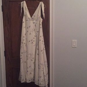 Flowy summer dress with bird print.